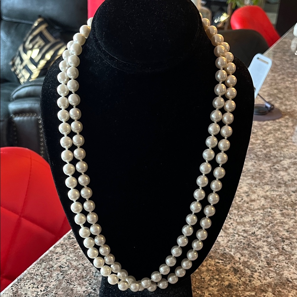 Elegant faux Pearl Necklace